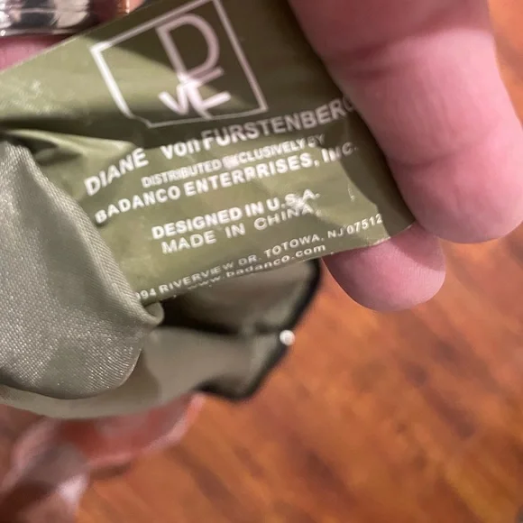 Woman’s DVF black large travel bag - Picture 5 of 7